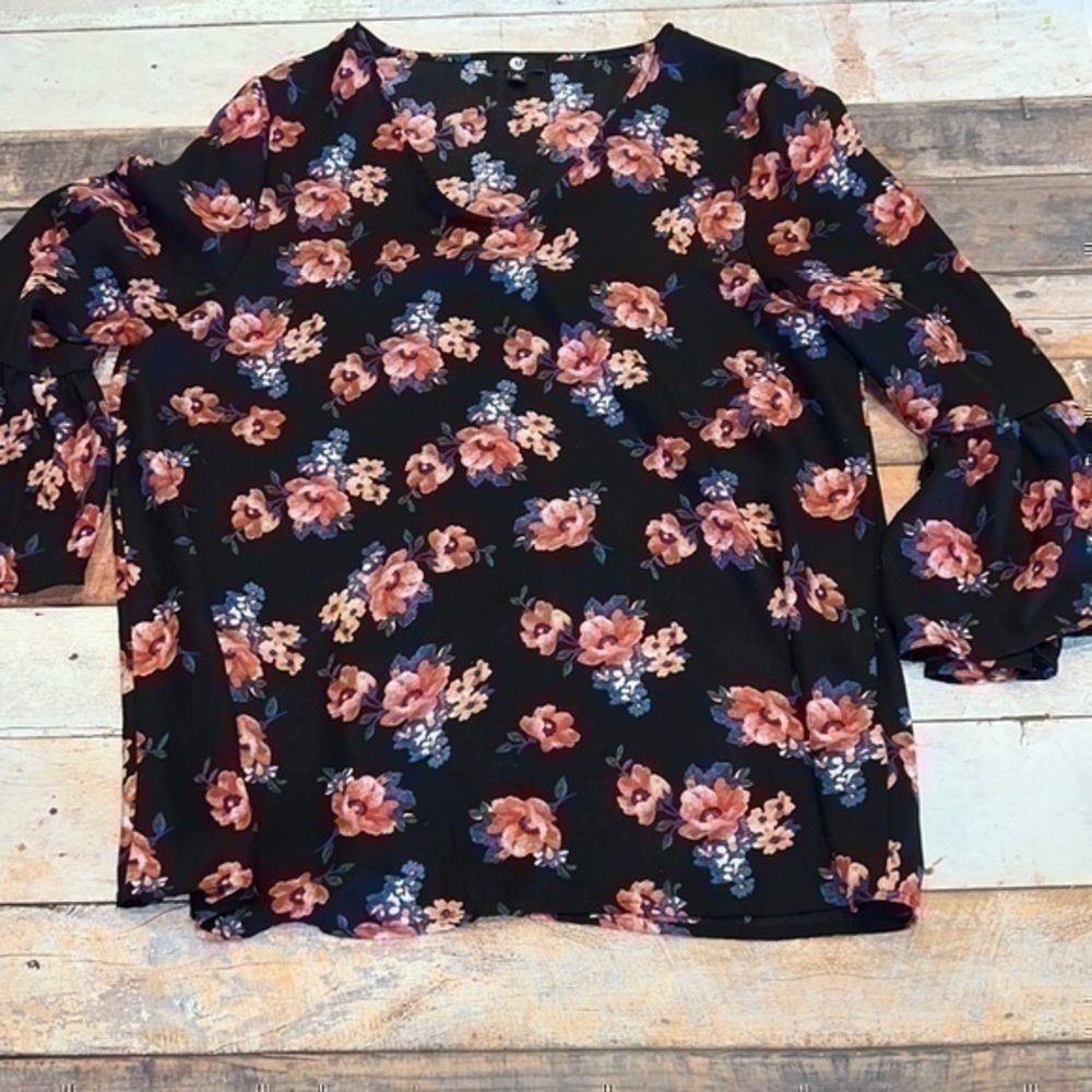 A&I Floral Blouse Bell Sleeve Size Medium